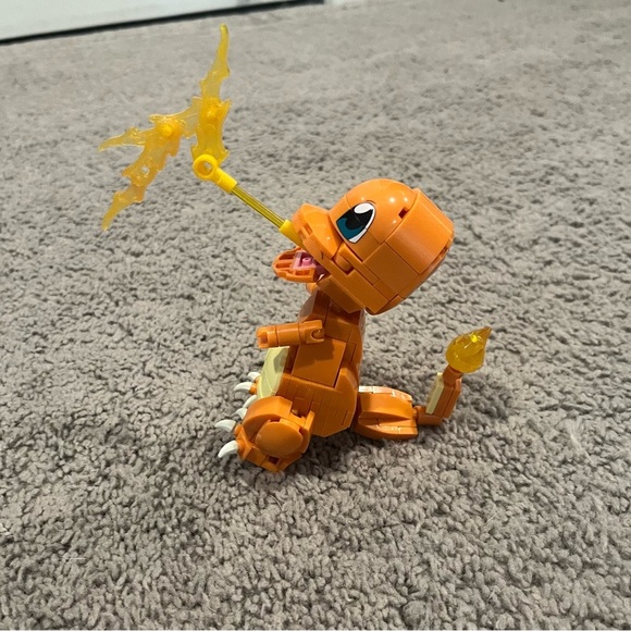 MEGA Pokémon Building Toys Set, Build & Show Charmander - Picture 3 of 8